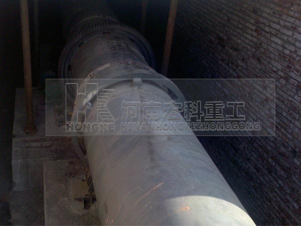 新疆哈密雙段陶?；剞D(zhuǎn)窯生產(chǎn)現(xiàn)場